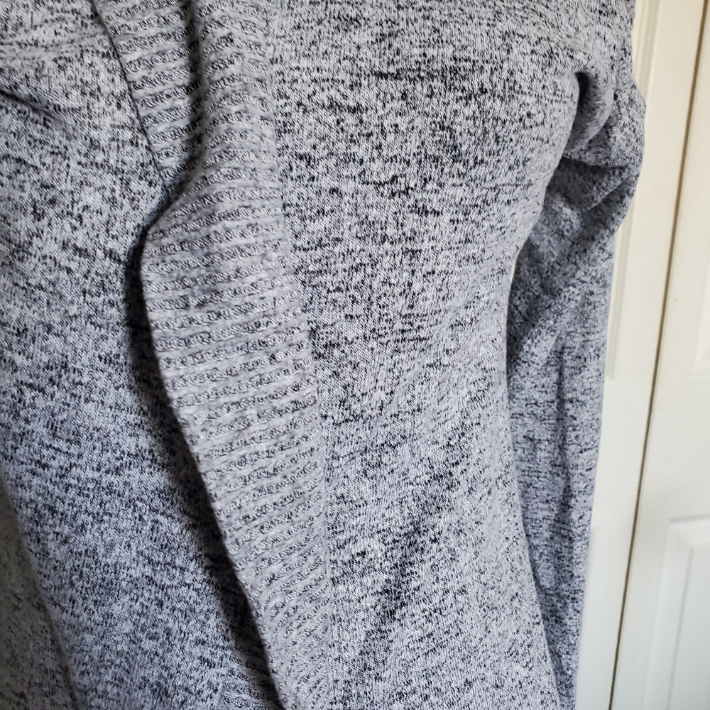 Gray cardigan - Picture 8 of 11